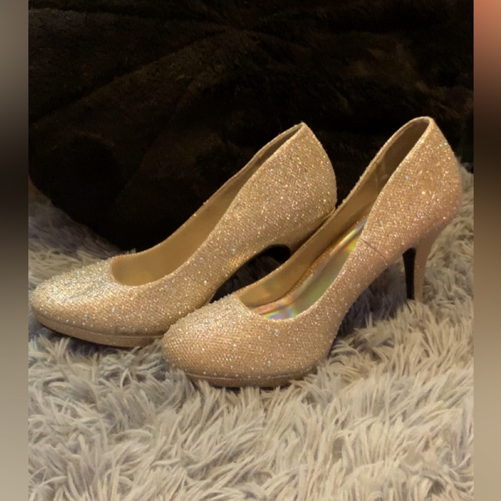 Sparkly size 9 heels